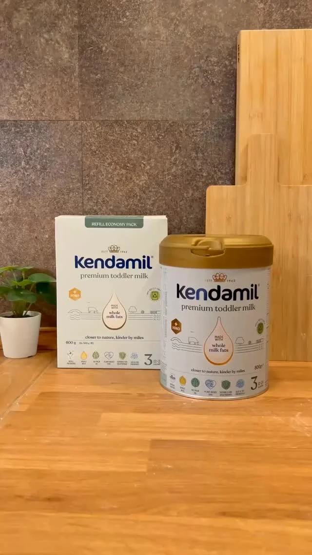 Skladuješ Kendamil správně? 🧐

Správné skladování kojeneckého mléka je důležité nejen pro bezpečnost miminka, ale taky ti usnadní každodenní přípravu. 🍼

Nezapomeň se vždy podívat na pokyny ke skladování na zadní straně balení. 👀

Na co si dát pozor?
🍼 Uchovávej mléko na suchém a chladném místě mimo přímé slunce
🍼 Po každém použití plechovku dobře uzavři
🍼 Po otevření spotřebuj do 4 týdnů

Skladuješ Kendamil stejně, nebo jsi dnes zjistila něco nového? 💭