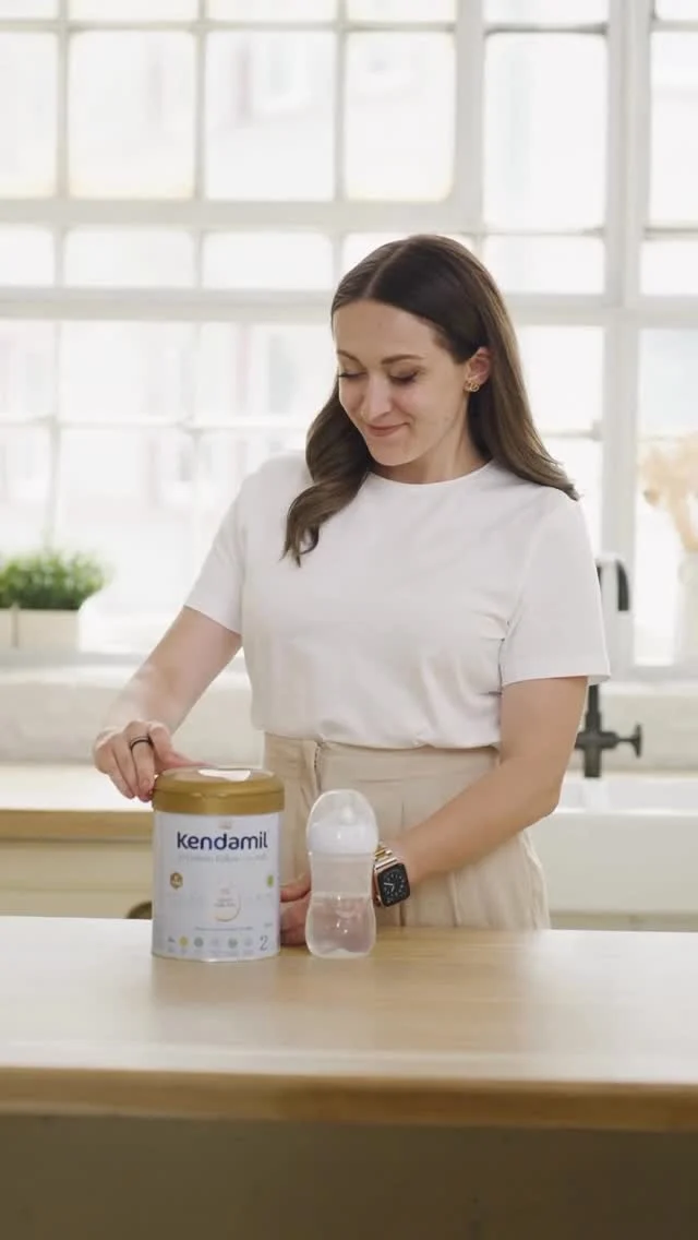 Bezpečí vašeho miminka je pro nás vždy na prvním místě. A když jde o výživu těch nejmenších, není prostor na kompromisy. 💜

🥛 Pečlivě volené suroviny
🔍 Důsledně hlídané procesy
👥 Tým odborníků s více než 30 lety zkušeností v oblasti bezpečnosti kojenecké výživy

Jsme tu pro vás i vaše miminko. S péčí, odborností a srdcem. NAPLNO.

Děkujeme, že nám důvěřujete. 🫶
Tým Kendamil CZ&SK